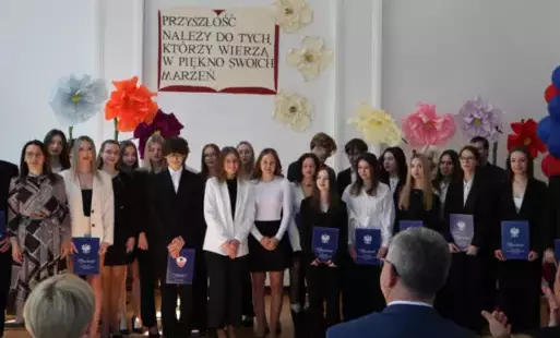 zakończenie roku dla klas maturalnych liceum Broniewskiego
