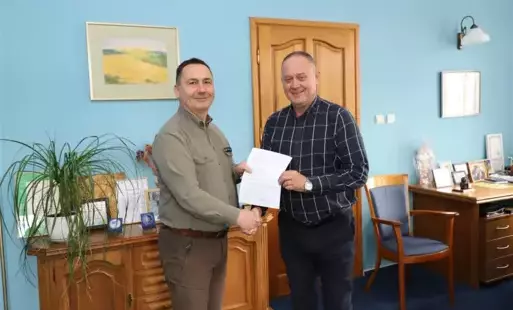 Podpisanie umowy na remont drogi Kluczkowo-Bierzwnica
