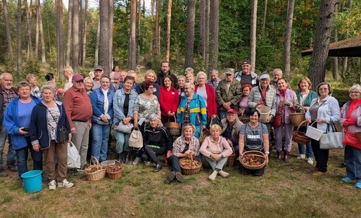 Uczestnicy grzybobrania z 2 października 2026 roku.